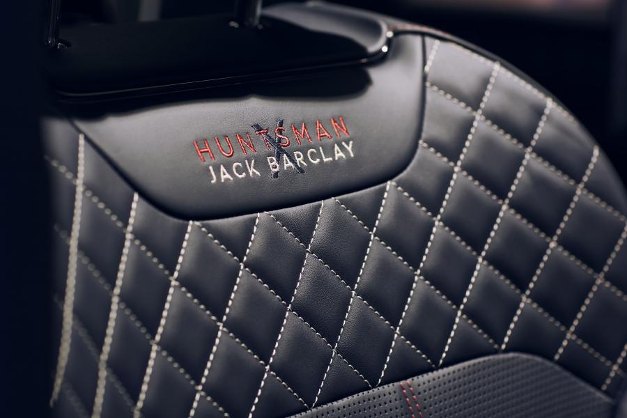 Детали интерьера Bentley Bentayga Businessman by Huntsman & Mulliner 2019 года  (фото 4 из 9)